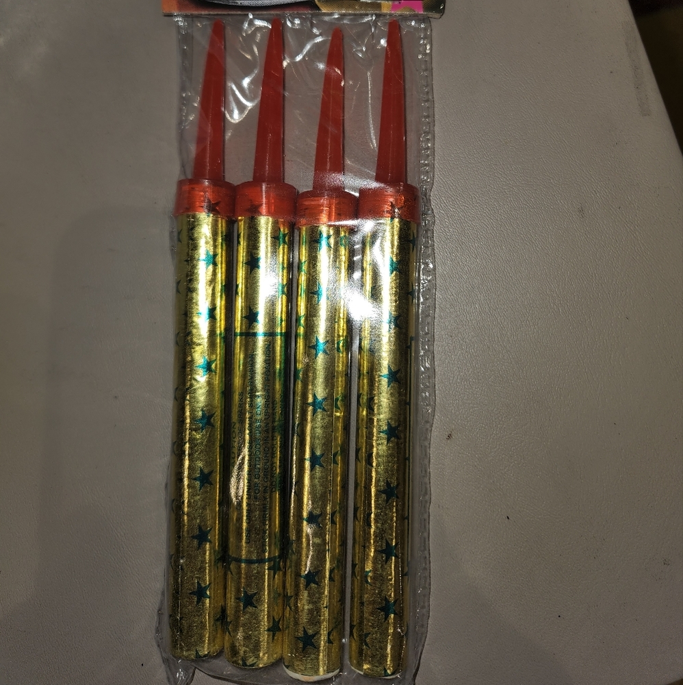 4 Birthday Party Candles Sparklers - Picture 10 of 13
